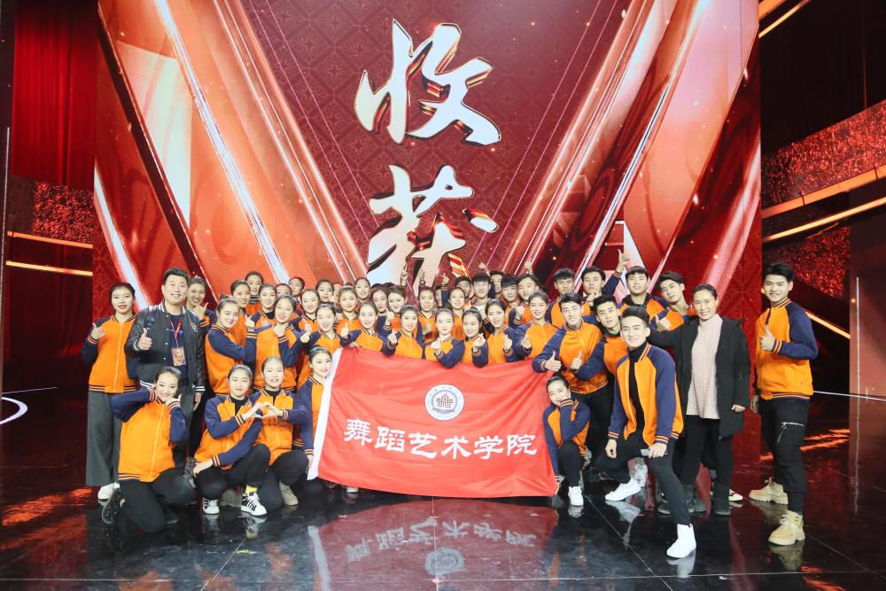 原创舞台剧《幸福国际庄》